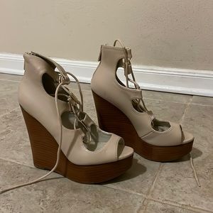 Aldo size 6 tan laced wedges